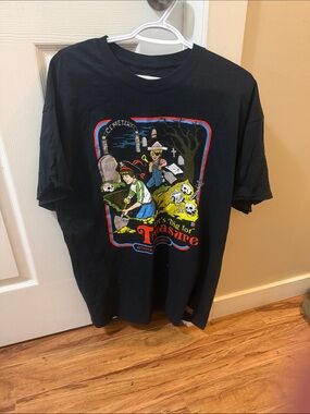 Black Graphic Short-Sleeve Crewneck T-Shirt with Treasure Graphic